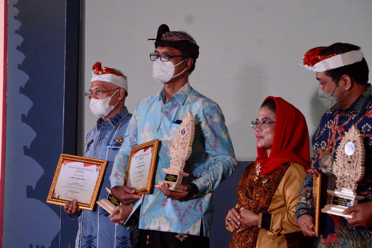 podiumnews.com-Gubernur Bali Raih Penghargaan Pembina Koperasi Terbaik